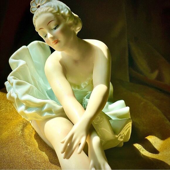 ♥️ Elegant Porcelain Ballerina Figurine, Vintage - Picture 9 of 13